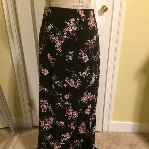 Dynamite Floral Long Skirt Size Medium - Picture 2 of 3
